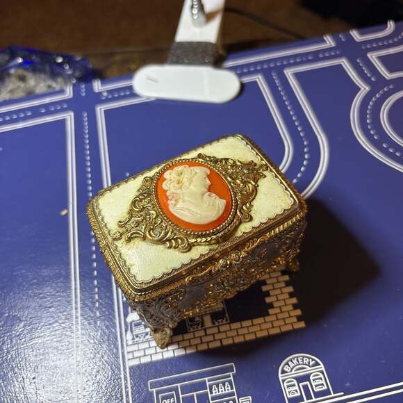 Vintage Gilt Filigree Cameo Trinket Box - Ornate Keepsake Jewelry Storage
